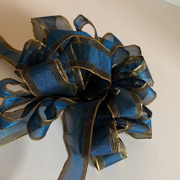 Hand crafted bow for wreaths, gifts, etc - Picture 4 of 10